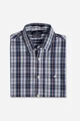 Camisa de manga corta Brooksfield con corte slim fit, confeccionada en tejido de algodón con spandex. Presenta un diseño a cuadros en tonos beige y azul marino, cierre frontal con botones y logo de la marca bordado en el pecho.