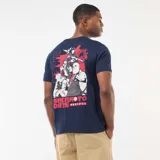 Camiseta de manga corta color azul marino, con cuello redondo y estampado pequeño en el pecho con el logo de Sakamoto Days en color rojo.