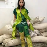 Polainas de lana afieltrada teñida artesanalmente y estampada.