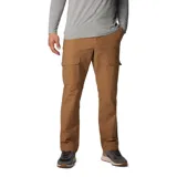 Pantalón cargo Columbia modelo Wallowa Cargo Pant, de color marrón, con diseño de pierna recta, bolsillos laterales con solapa y cierre a presión, bolsillos para las manos y detalles reforzados.