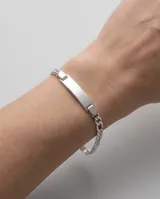 Pulsera de plata 925 con eslabones tipo figaro y placa central lisa apta para grabar.