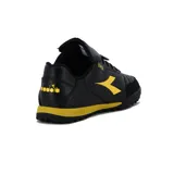 Championes de fútbol Diadora Sirio TF Teen, color negro con detalles en amarillo.