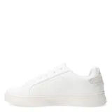 Championes urbanos de diseño minimalista, color blanco, con cierre de cordones y suela plana de goma.