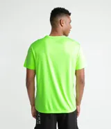 Remera deportiva verde militar de manga corta, confeccionada en tejido de malla 100% poliéster con tecnología Get Dry.