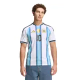 Camiseta de fútbol Adidas de la Selección Argentina, modelo local con el número 10 estampado en el frente. Presenta el diseño clásico de franjas verticales celestes y blancas, con el escudo de la AFA, el logo de la marca y el parche de campeón del mundo FIFA 2022.