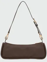 Cartera de hombro pequeña de diseño minimalista y estructura alargada, con correa ajustable y cierre superior.