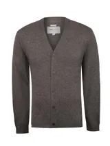 Cardigan de punto color marrón, con cuello en V, cierre frontal con botones y mangas largas. Presenta un diseño clásico y elegante con acabado suave.