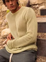 Sweater de algodón negro con diseño de tejido calado, cuello redondo y manga larga.