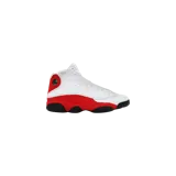 Championes Jordan 13 Retro OG Chicago, modelo de caña alta en colores blanco, rojo y negro, con diseño acolchado y detalle de ojal holográfico en el talón.