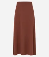 Pollera evasê midi color marrón, confeccionada en tejido de punto con cintura elástica.