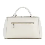 Cartera Guess modelo Carrie de color blanco, confeccionada en símil cuero con herrajes dorados. Presenta doble asa de mano, correa ajustable y desmontable, y detalle de candado colgante. Incluye el logo de la marca en la parte frontal.