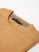 Buzo de algodón con cuello redondo a la base, mangas largas y puños y cintura en tejido rib.