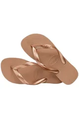 Chancletas Havaianas color dorado con tiras texturizadas y diseño clásico de dedo.
