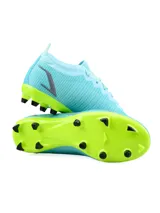 Championes de fútbol Umbro Velocita II HG, color negro con detalles en gris. Capellada de flyknit y TPU, forro de PU, suela de TPU y plantilla de EVA Foam y mesh.