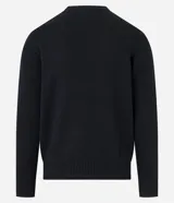 Suéter masculino de tejido de punto pesado, color negro, con cuello redondo y mangas largas con puños acanalados. Presenta un diseño liso con barra ajustada en la cintura.