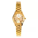 Reloj de pulsera Casio con diseño clásico, fabricado íntegramente en acero inoxidable con acabado dorado. Presenta una esfera redonda con fondo en tono champán, manecillas e índices minimalistas y cierre desplegable.