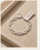 Pulsera de eslabones ovalados de plata 925 con diseño minimalista y acabado pulido.