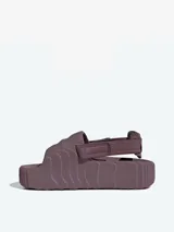 Sandalias Adidas Adilette 22 XLG color lila, con diseño futurista y banda ajustable.