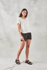 Short de tiro medio con estampado animal print.