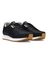 Championes Under Armour modelo W Essential Runner, de diseño retro en color negro con detalles en blanco y suela color caramelo. Presentan una parte superior de nailon con revestimientos de gamuza, plantilla de espuma y entresuela de EVA acolchada.