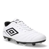 Championes de fútbol Umbro modelo Classico III HG, diseñados para césped natural o artificial. Presentan un diseño en color blanco con detalles en negro, incluyendo el logo de la marca en el lateral, cierre con cordones y suela con tapones para mayor tracción.
