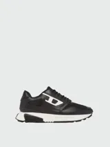 Zapatillas deportivas Diesel modelo S-Tame-D, color negro con detalles en blanco, confeccionadas en una combinación de cuero sintético y malla, con suela dentada y el logo de la marca en el lateral.