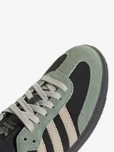 Zapatillas Adidas Samba OG, color negro con detalles en verde agua y beige.