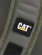 Mochila Caterpillar modelo Explorer Backpack, color gris con detalles en negro, bolsillos laterales de malla y compartimento principal con funda para computadora portátil.