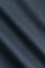 Pantalón azul marino de punto pesado, corte amplio y recto, con cintura elástica revestida y pliegues delanteros.