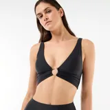 Top de bikini negro con escote en V pronunciado y aro metálico dorado en el centro.