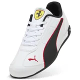 Championes Puma modelo Ferrari Replicatch, color blanco con detalles en negro y rojo. Diseño de perfil bajo inspirado en el automovilismo con logo de Puma y escudo de Ferrari.