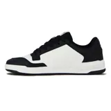 Championes Quiksilver modelo Ride, color blanco y negro, de diseño urbano con cordones y suela de goma.