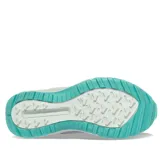 Championes Saucony Aura TR de trail running, color gris con detalles en celeste y suela blanca.