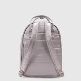 Mochila Bubba modelo Montreal Regular, color gris, con diseño acolchado y acabado repelente al agua. Cuenta con compartimento principal con cierre, bolsillo frontal, asas superiores y correas ajustables acolchadas. Incluye compartimento interior para notebook de 13 pulgadas.