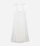 Vestido midi blanco confeccionado en tejido de viscosa con hilo metalizado, breteles finos de moña, escote v, busto marcado y volados en la pollera.