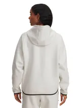 Campera deportiva con cierre frontal completo, capucha y bolsillos laterales. Confeccionada en tejido de doble punto elástico y transpirable, con detalles de ribete en contraste en puños, bajo y cierre.