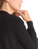 Cardigan de tejido liviano con textura, marca Vila Milano. Presenta un diseño abierto sin botones, mangas largas de corte entallado y terminaciones en puños de rib.