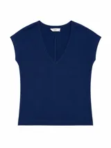 Remera de algodón con escote en V profundo y mangas cortas.