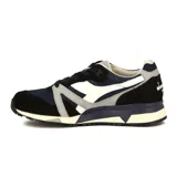 Championes Diadora Heritage Italia, color azul marino y negro con detalles en gris y blanco.