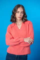Sweater marrón de lana mohair y acrílico, con cuello polo vintage.