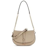 Cartera tipo saddle marca Guess, color gris, con estructura firme, solapa frontal con detalle de logo metálico y correa de cadena dorada con sección de cuero sintético.