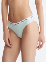 Bombacha clásica Calvin Klein color celeste, con cintura elástica con logo de la marca.