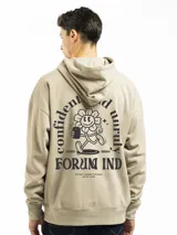 Buzo canguro negro con capucha, bolsillo frontal y cordones ajustables. Estampado con texto en el pecho.