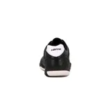 Championes de fútbol sala Lotto modelo Napoles ID, color negro con detalles en blanco. Presentan un diseño clásico con costuras reforzadas en la puntera para mayor durabilidad y suela de goma antideslizante diseñada para superficies de interior.