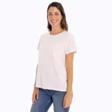 Remera de algodón reciclado color rosa claro, con cuello redondo, mangas cortas y bolsillo frontal abierto en el pecho.
