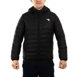 Campera puffer negra con capucha y logo blanco de la marca en el pecho.