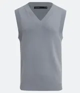 Chaleco gris de punto con cuello en V y ribetes texturizados.