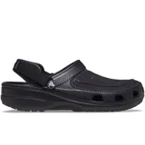 Zuecos Crocs Yukon Vista II de color negro para hombre, con parte superior de piel sintética, detalles de costuras y tira ajustable en el talón.