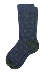 Pack de dos pares de medias Legacy para hombre, una de color azul con estampado de cactus verdes y puntera y talón verde militar, y otra de color verde militar liso.