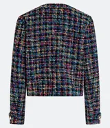 Blazer corto confeccionado en tweed multicolor con forro, escote U, manga larga y botones escudo dorados.